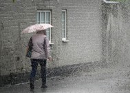 英国天气:雷暴将准时结束，英国人将面临巨大的冰雹和“生命危险”